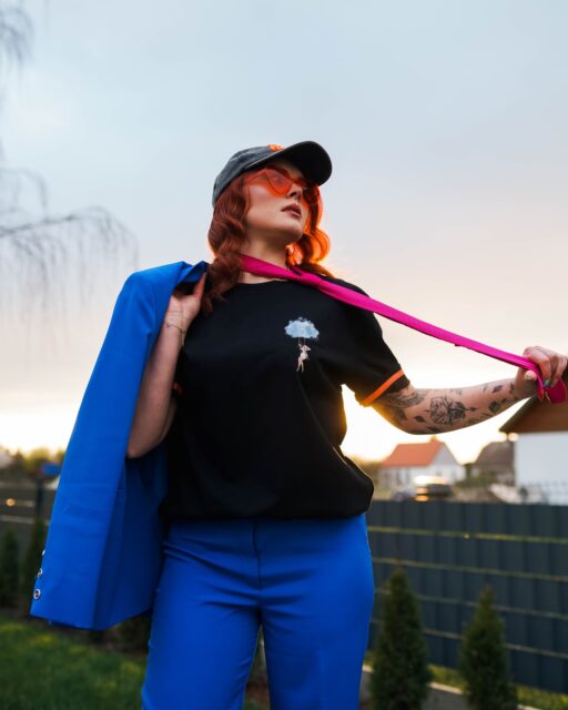 🇵🇱Chmura, która unosi.  Kolor, który zostaje w głowie.  Koszulka Luzon — 100% bawełna, 300 gsm, 100 sztuk.

🇬🇧A cloud that lifts.
A color that stays in your mind.
Luzon tee — 100% cotton, 300 gsm, 100 pieces.

LUZON.PL

Print design: @malwinastepinska 
Model: @_m4rtusk4_ 
Photo: @misiu.na 
Styling: @cecyliaszwed